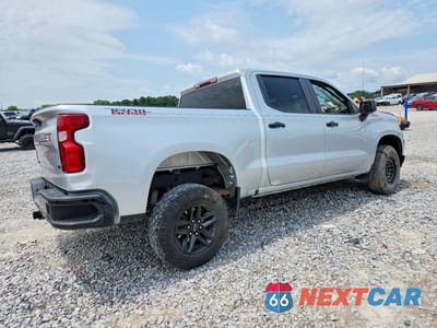 Trzecie zdjęcie samochodu z tyłu: 2021 CHEVROLET SILVERADO K1500 LT TRAIL BOSS VIN:1GCPYFED0MZ297648 - miniatura