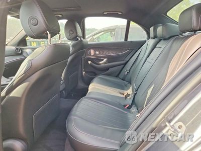 Zdjęcie 10 z 12 samochodu: 2019 MERCEDES-BENZ E 300 4MATIC VIN:WDDZF4KB1KA577067 - miniatura
