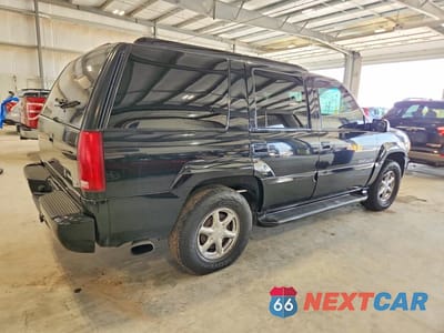 Trzecie zdjęcie samochodu z tyłu: 2000 CADILLAC ESCALADE LUXURY VIN:1GYEK63R8YR207931 - miniatura