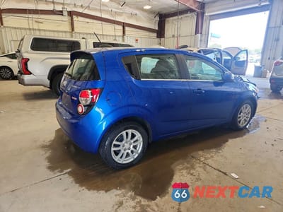 Trzecie zdjęcie samochodu z tyłu: 2016 CHEVROLET SONIC LT VIN:1G1JC6SB7G4135386 - miniatura