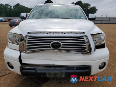 Piąte zdjęcie samochodu w środku: 2012 TOYOTA TUNDRA CREWMAX LIMITED VIN:5TFFY5F16CX123023 - miniatura