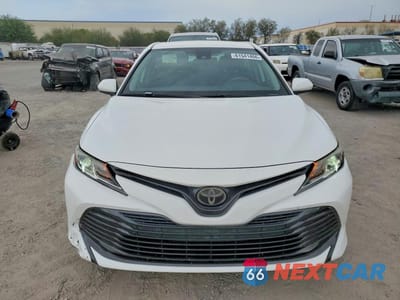 Piąte zdjęcie samochodu w środku: 2019 TOYOTA CAMRY LE VIN:4T1B11HK5KU769571 - miniatura