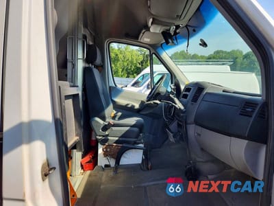 Zdjęcie 11 z 13 samochodu: 2012 MERCEDES-BENZ SPRINTER 2500 DELIVERY VAN VIN:WD3PE8CB1C5699975 - miniatura