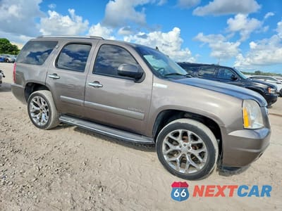 Czwarte zdjęcie samochodu z boku: 2011 GMC YUKON DENALI VIN:1GKS1EEF5BR335225 - miniatura