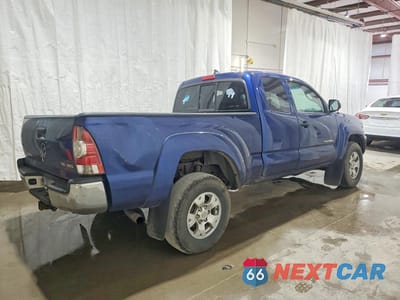 Trzecie zdjęcie samochodu z tyłu: 2015 TOYOTA TACOMA V6 VIN:5TFUU4EN4FX138903 - miniatura
