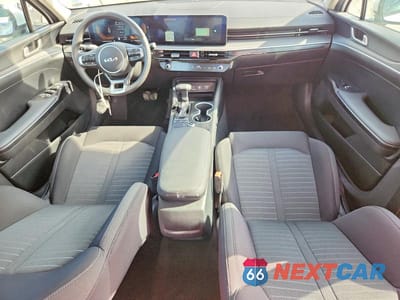 Zdjęcie 8 z 13 samochodu: 2026 KIA K5 LXS VIN:KNAG24J79T5447992 - miniatura