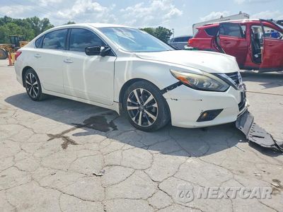 Czwarte zdjęcie samochodu z boku: 2016 NISSAN ALTIMA 2.5 SR VIN:1N4AL3AP4GN321132 - miniatura