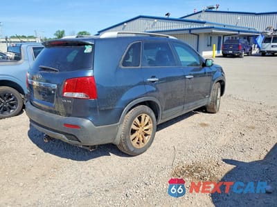 Trzecie zdjęcie samochodu z tyłu: 2011 KIA SORENTO EX VIN:5XYKUDA27BG062805 - miniatura