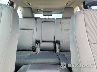 Zdjęcie 10 z 13 samochodu: 2019 TOYOTA HIGHLANDER LE VIN:5TDZARFHXKS058767 - miniatura