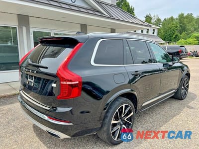Czwarte zdjęcie samochodu z boku: 2021 VOLVO XC90 T8 RECHARGE INSCRIPTION EXPRESS VIN:YV4BR0CK0M1756470 - miniatura