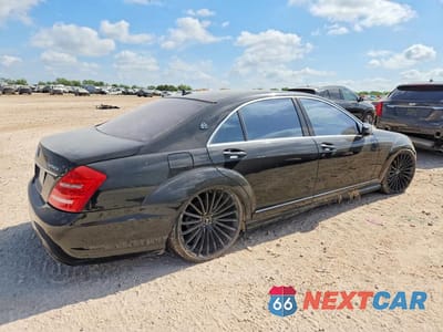 Trzecie zdjęcie samochodu z tyłu: 2013 MERCEDES-BENZ S 550 VIN:WDDNG7DB2DA497032 - miniatura