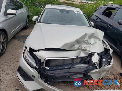Piąte zdjęcie samochodu w środku: 2021 VOLVO S60 T6 MOMENTUM VIN:7JRA22TK3MG096759 - miniatura
