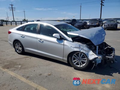 Czwarte zdjęcie samochodu z boku: 2015 HYUNDAI SONATA SE VIN:5NPE24AF5FH004664 - miniatura
