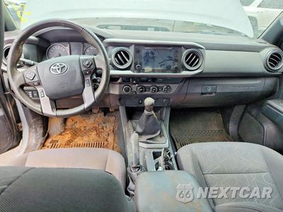 Zdjęcie 8 z 12 samochodu: 2018 TOYOTA TACOMA SR5 V6 VIN:5TFSZ5AN6JX126622 - miniatura
