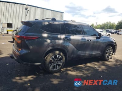 Trzecie zdjęcie samochodu z tyłu: 2020 TOYOTA HIGHLANDER HYBRID XLE VIN:5TDHBRCH3LS509004 - miniatura