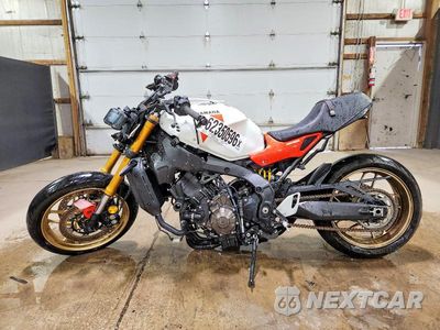 Trzecie zdjęcie samochodu z tyłu: 2024 YAMAHA MTM890 VIN:JYARN80E2RA003150 - miniatura