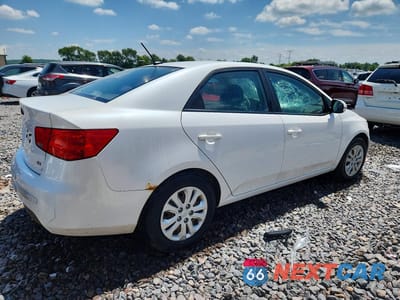 Trzecie zdjęcie samochodu z tyłu: 2011 KIA FORTE EX VIN:KNAFU4A22B5886542 - miniatura