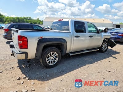 Trzecie zdjęcie samochodu z tyłu: 2011 CHEVROLET SILVERADO K1500 LT VIN:1GCPKSE38BF129031 - miniatura