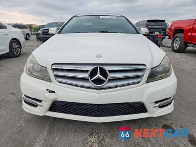 Piąte zdjęcie samochodu w środku: 2013 MERCEDES-BENZ C 250 VIN:WDDGJ4HB6DF990105 - miniatura