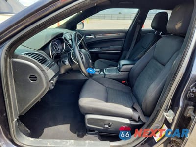 Zdjęcie 7 z 13 samochodu: 2019 CHRYSLER 300 TOURING VIN:2C3CCAAG4KH700936 - miniatura