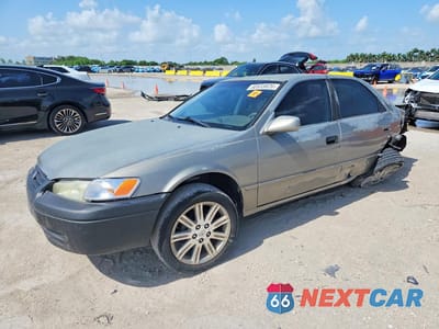 1998 TOYOTA CAMRY LE 4T1BG22K9WU355521 - główne zdjęcie licytacji z USA - miniatura