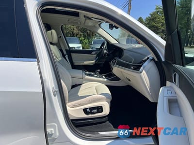 Piąte zdjęcie samochodu w środku: 2022 BMW X7 XDRIVE40I VIN:5UXCW2C07N9N12908 - miniatura