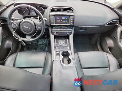 Zdjęcie 8 z 13 samochodu: 2017 JAGUAR F-PACE PREMIUM VIN:SADCJ2BN9HA092332 - miniatura