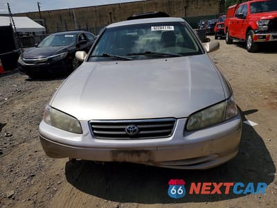 Piąte zdjęcie samochodu w środku: 2000 TOYOTA CAMRY CE VIN:4T1BG22K0YU939163 - miniatura