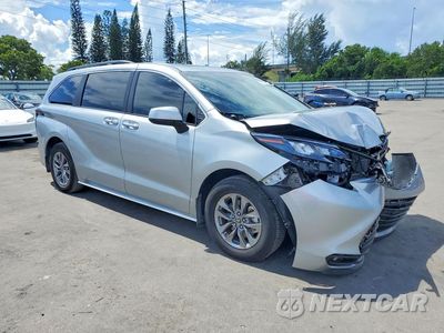 Czwarte zdjęcie samochodu z boku: 2025 TOYOTA SIENNA XLE 8-PASSENGER VIN:5TDJRKEC1SS255166 - miniatura