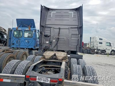 Zdjęcie 6 z 13 samochodu: 2022 VOLVO VNL SEMI TRUCK VIN:4V4NC9EH9NN288020 - miniatura