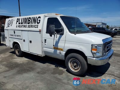 Czwarte zdjęcie samochodu z boku: 2013 FORD ECONOLINE E350 SUPER DUTY CUTAWAY VAN VIN:1FDWE3FL5DDA02562 - miniatura