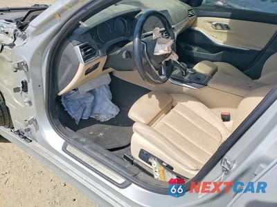 Zdjęcie 8 z 12 samochodu: 2019 BMW 330I VIN:WBA5R1C52KAJ98549 - miniatura