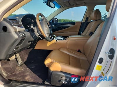 Zdjęcie 7 z 12 samochodu: 2016 LEXUS LS 460 VIN:JTHBL5EF9G5140800 - miniatura
