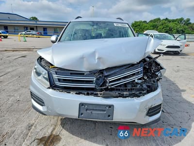 Piąte zdjęcie samochodu w środku: 2017 VOLKSWAGEN TIGUAN S VIN:WVGAV7AX9HK027381 - miniatura
