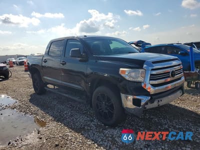 Czwarte zdjęcie samochodu z boku: 2017 TOYOTA TUNDRA CREWMAX SR5 VIN:5TFEM5F19HX122141 - miniatura
