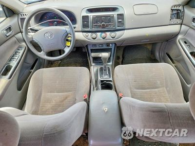 Zdjęcie 8 z 13 samochodu: 2005 TOYOTA CAMRY STANDARD VIN:JTDBE30K353002330 - miniatura