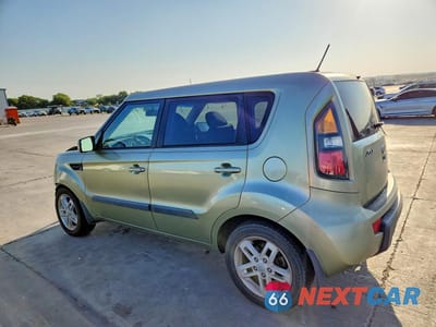 Drugie zdjęcie samochodu z przodu: 2011 KIA SOUL + VIN:KNDJT2A20B7339164 - miniatura