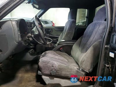 Zdjęcie 7 z 12 samochodu: 2002 GMC SONOMA VIN:1GTDT19W928117344 - miniatura