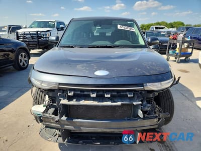 Piąte zdjęcie samochodu w środku: 2021 KIA SOUL S VIN:KNDJ23AU4M7794905 - miniatura