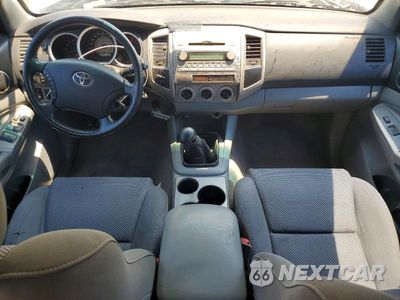 Zdjęcie 8 z 12 samochodu: 2005 TOYOTA TACOMA DOUBLE CAB VIN:5TELU42N95Z049822 - miniatura