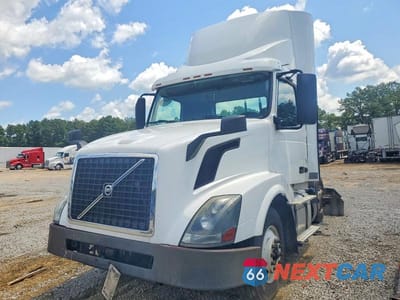 Drugie zdjęcie samochodu z przodu: 2017 VOLVO VNL SEMI TRUCK VIN:4V4N39TG9HN988022 - miniatura