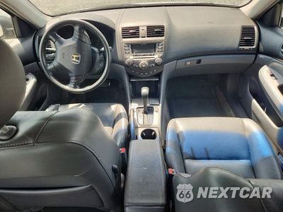 Zdjęcie 8 z 12 samochodu: 2006 HONDA ACCORD EX VIN:1HGCM56846A181958 - miniatura