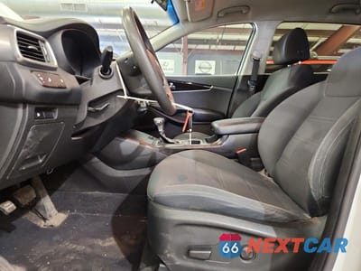 Zdjęcie 7 z 13 samochodu: 2019 KIA SORENTO LX V6 VIN:5XYPGDA53KG448743 - miniatura