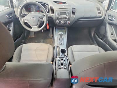 Zdjęcie 8 z 12 samochodu: 2016 KIA FORTE LX VIN:KNAFX4A65G5446252 - miniatura
