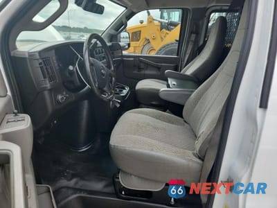 Zdjęcie 7 z 13 samochodu: 2020 CHEVROLET EXPRESS G2500 VIN:1GCWGAFPXL1253843 - miniatura