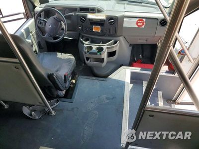 Zdjęcie 8 z 13 samochodu: 2017 FORD E350 SHUTTLE BUS VIN:1FDEE3FS7HDC02528 - miniatura