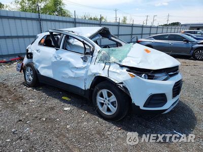 Czwarte zdjęcie samochodu z boku: 2020 CHEVROLET TRAX 1LT VIN:KL7CJLSBXLB019896 - miniatura