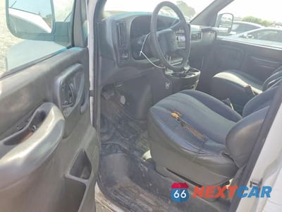 Zdjęcie 8 z 13 samochodu: 2002 CHEVROLET EXPRESS G2500 VIN:1GCGG25R721178126 - miniatura