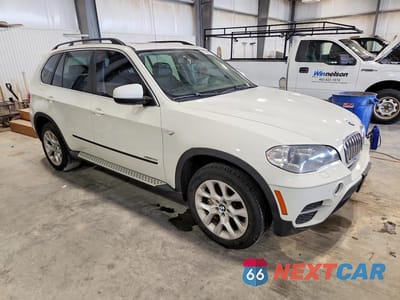 Czwarte zdjęcie samochodu z boku: 2013 BMW X5 XDRIVE35I VIN:5UXZV4C52D0G51905 - miniatura
