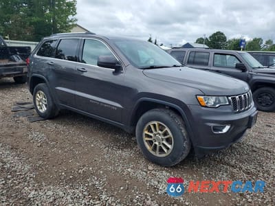Czwarte zdjęcie samochodu z boku: 2019 JEEP GRAND CHEROKEE LAREDO VIN:1C4RJFAG5KC853823 - miniatura